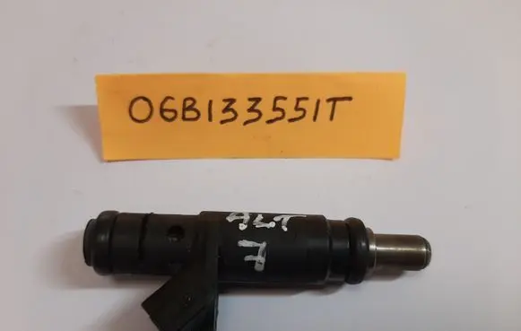 Audi A4 S4 B6 8E 8H Fuel injector 06B133551T