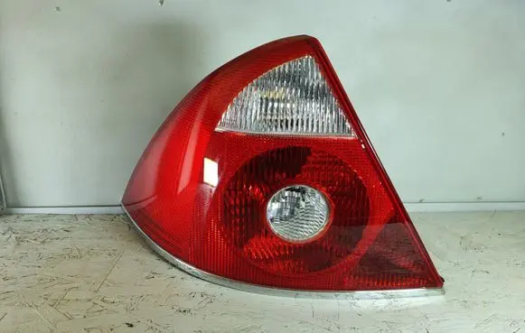 Ford Mondeo Mk III Rear/tail lights 1345031