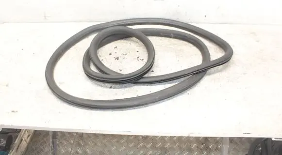 Opel Mokka X Front door rubber seal 