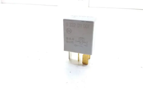 Toyota Corolla Verso E121 Hazard warning light relay 0332011001 9008087019