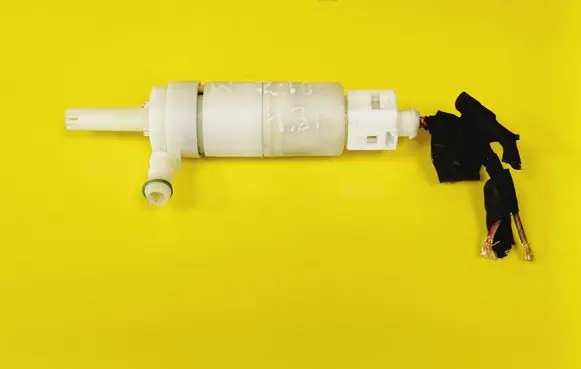 Mercedes-Benz E W210 Headlight washer pump A0345455328