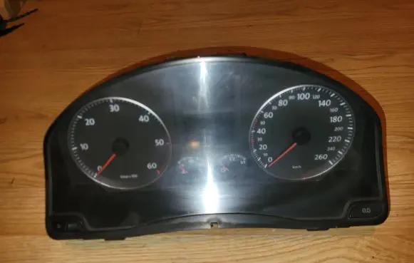 Volkswagen Golf V Speedometer (instrument cluster) 1K0920860F V1220100