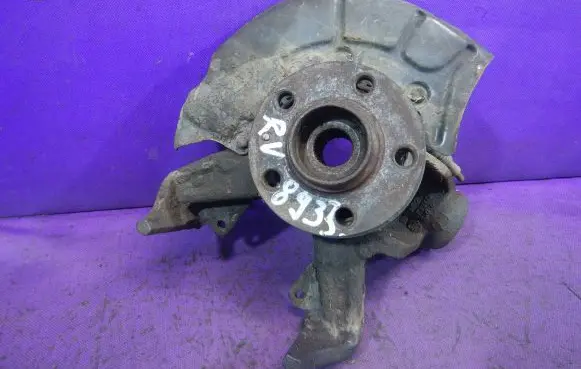 Skoda Octavia Mk1 (1U) Front wheel hub spindle knuckle