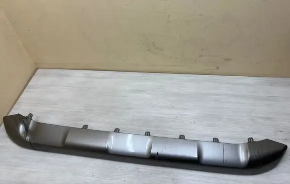Front bumper lip