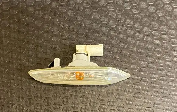 BMW X1 E84 Front fender indicator light 7253326