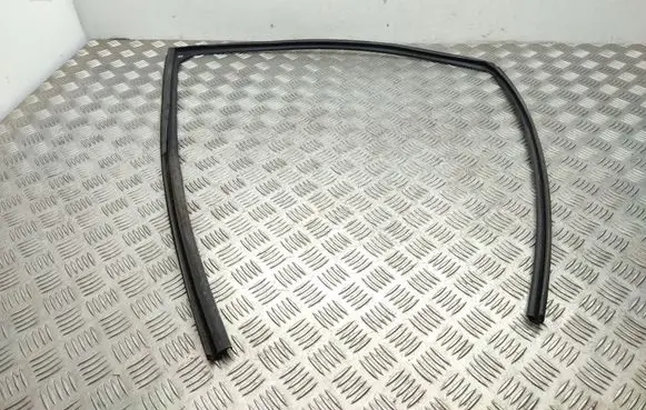 Lexus RX 450H Rubber seal front door window/glass 
