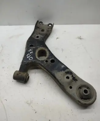 Toyota Avensis T270 Front lower control arm/wishbone