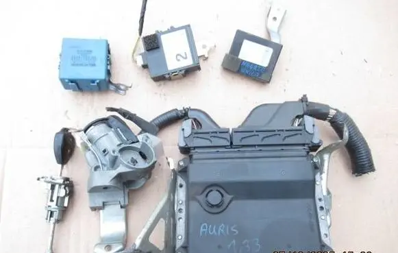 Toyota Auris 150 Engine control unit/module 8966102S50 MB2753004893