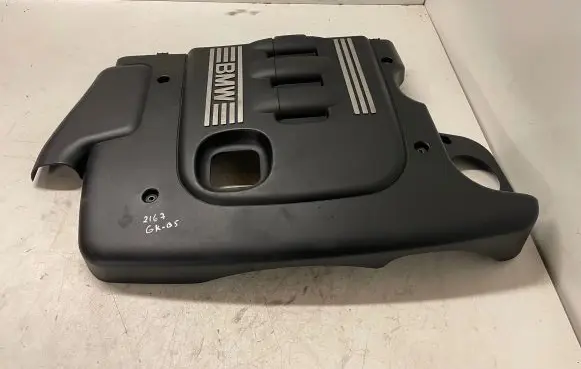 BMW 5 E60 E61 Engine cover (trim) 7789000