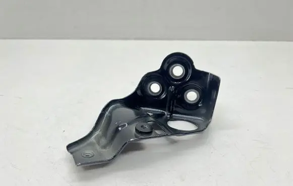 BMW X5 G05 Fender mounting bracket 7418215 741821507