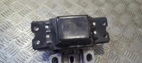Volkswagen Golf V Engine mount bracket 3C0199555