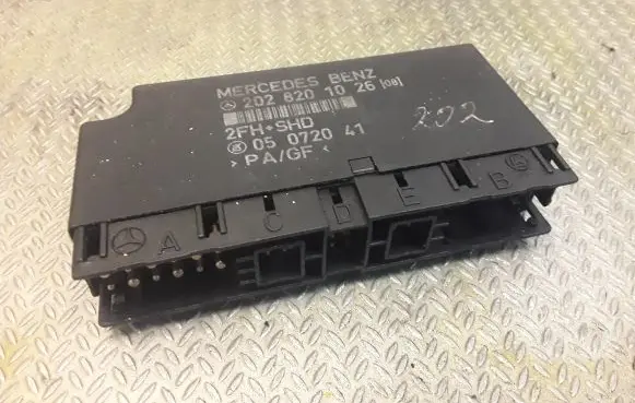 Mercedes-Benz C W202 Central body control module 2028201026 A2028201026