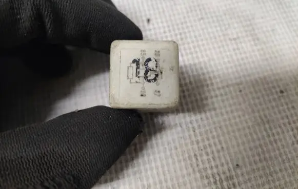 Volkswagen Transporter - Caravelle T5 Other relay 191937503