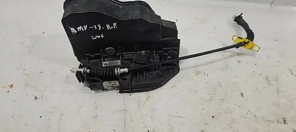 BMW X3 E83 Front door lock 7167071