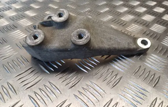 Opel Insignia A Gearbox mounting bracket 13228256