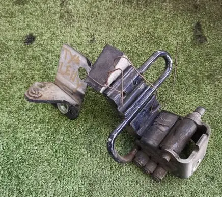Audi A8 S8 D3 4E Rear door lower hinge 4E0833411