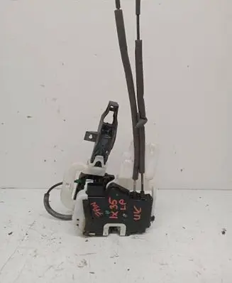 Hyundai ix35 Front door lock 813102Y010
