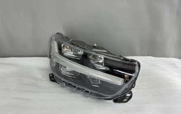 Volvo XC40 Headlight/headlamp 31655990