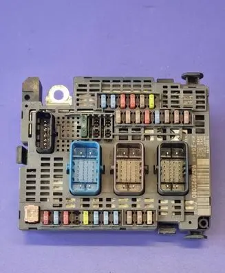 Peugeot 508 Fuse module 9674922080