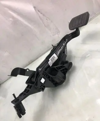 Opel Grandland X Brake pedal P1002572