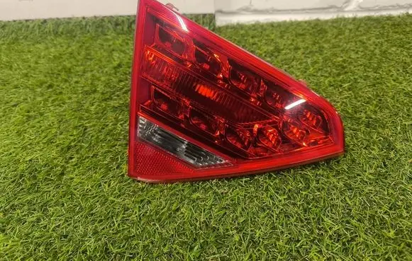 Audi A5 8T 8F Tailgate rear/tail lights 8T0945093A