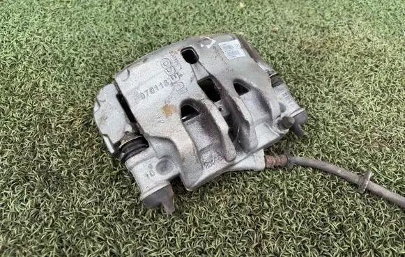 Iveco Daily 4th gen Front brake caliper 504120470 504139833