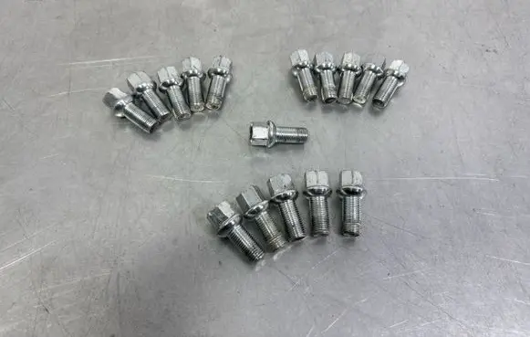 Volkswagen PASSAT B9 Nuts/bolts 
