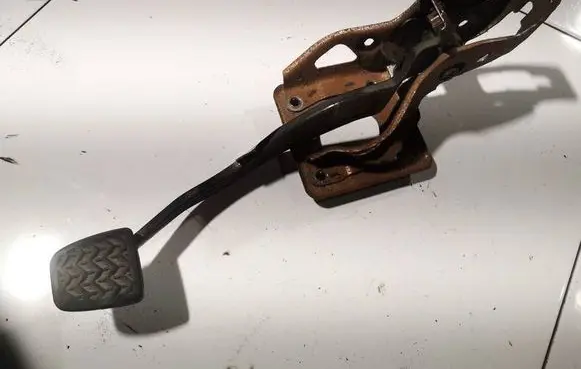 Toyota Corolla Verso AR10 Brake pedal 