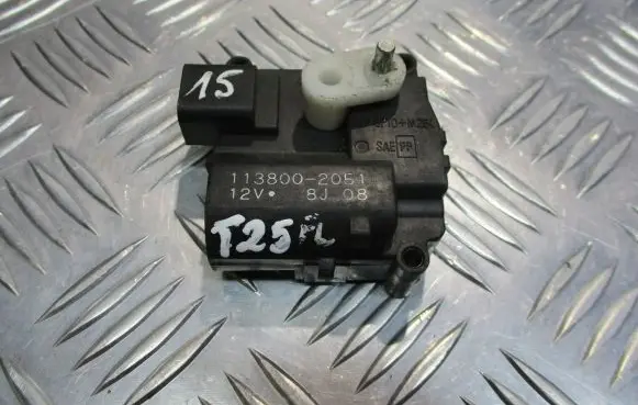 Toyota Avensis T250 Central body control module 113800-2051