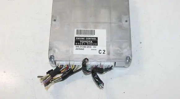 Toyota Avensis T250 Engine control unit/module 8966105C20
