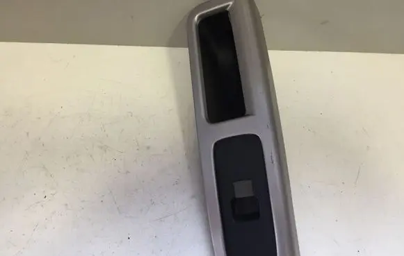 Volvo V50 Electric window control switch 8663815