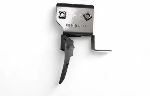 Land Rover Range Rover Evoque L551 Fender mounting bracket K8D216E032AA LR135591 K8D2-16E032-AA