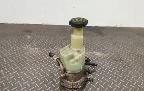 Ford S-MAX Power steering pump mounting bracket 