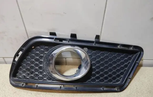 Mercedes-Benz E W212 Front bumper lower grill A2128850053