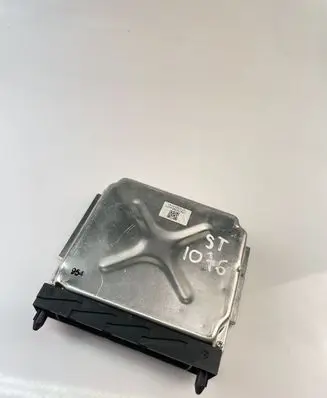 Volvo V70 Engine control unit/module ECU 30684877A