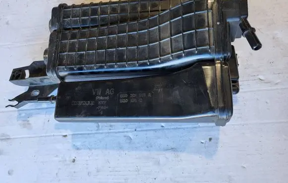 Active carbon filter fuel vapour canister