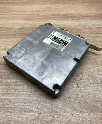 Toyota Avensis T270 Engine control unit/module ECU 8966105390 MB1757009401