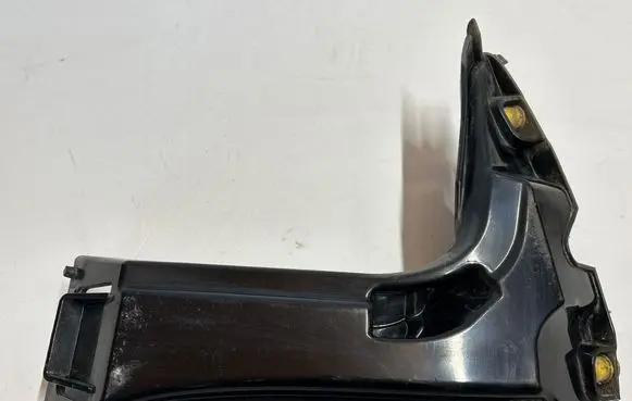 Front bumper mounting bracket