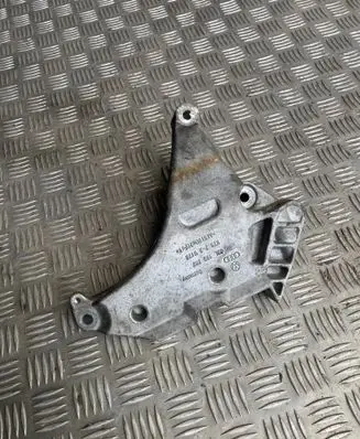 Engine mounting bracket