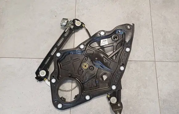 Volkswagen PASSAT CC Rear door window regulator with motor 3C8839756D