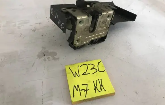 Renault Megane II Front door lock 3595486