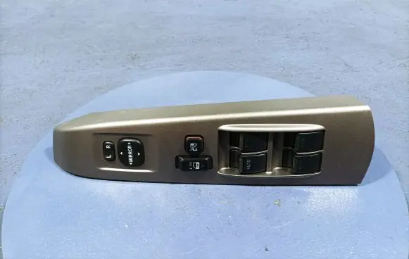 Toyota Prius (XW20) Mirror heating switch 84820-47050