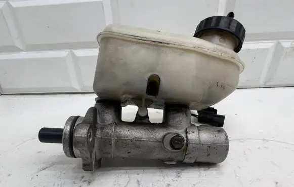 KIA Sorento Master brake cylinder