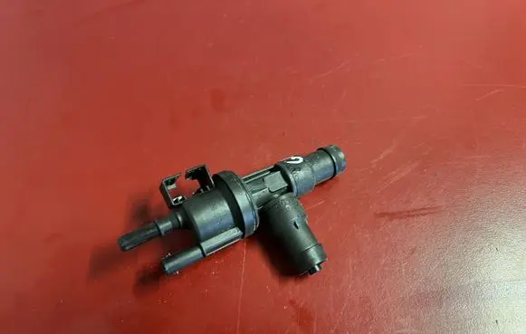 BMW X3 G01 Vacuum valve 7643106