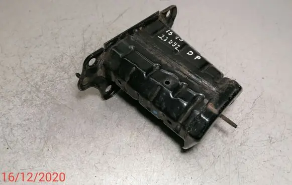 Lexus IS 220D-250-350 Front bumper mounting bracket