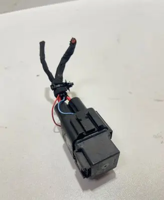 BMW 3 G20 G21 Coolant fan relay 9207913 V3136J1004385
