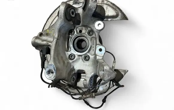 Rear wheel hub spindle/knuckle