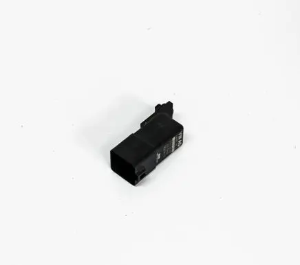 Audi A1 Glow plug pre-heat relay 038907281D