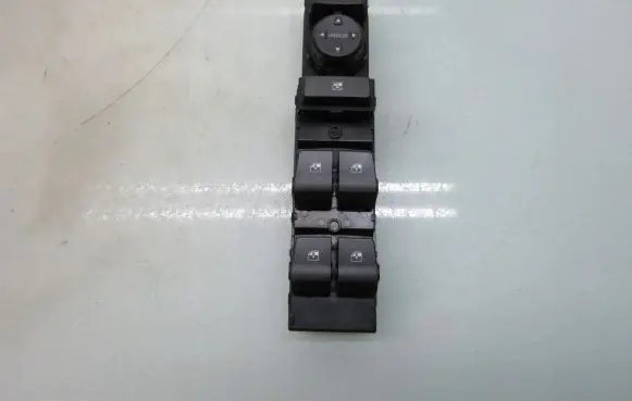 Hyundai i30 fastback Quarter vent window switch 93571G4570