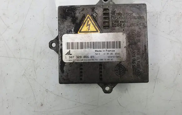 Audi A8 S8 D2 4D Voltage converter/converter module 1307329066